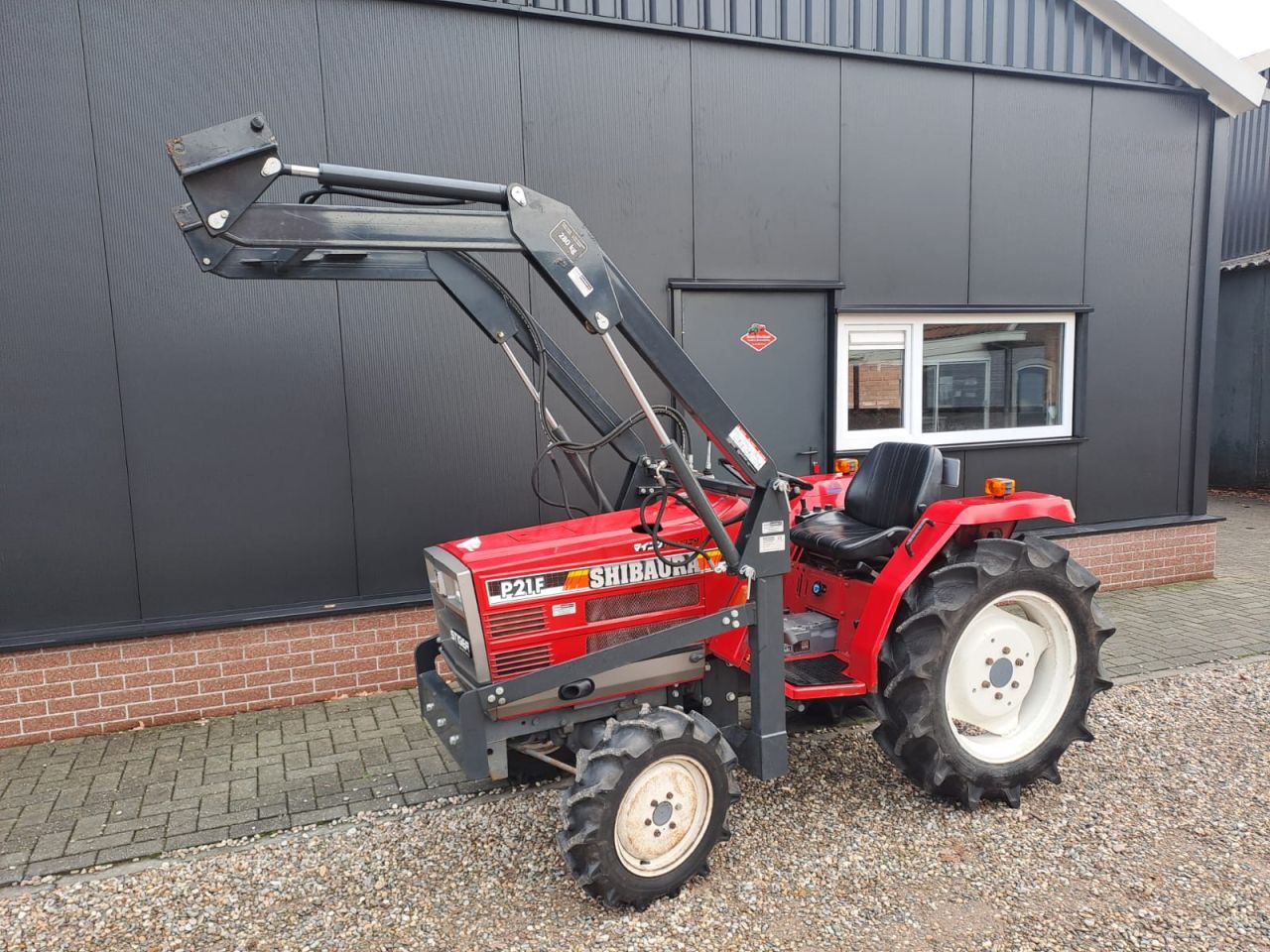 Shibaura P21F met Frontlader