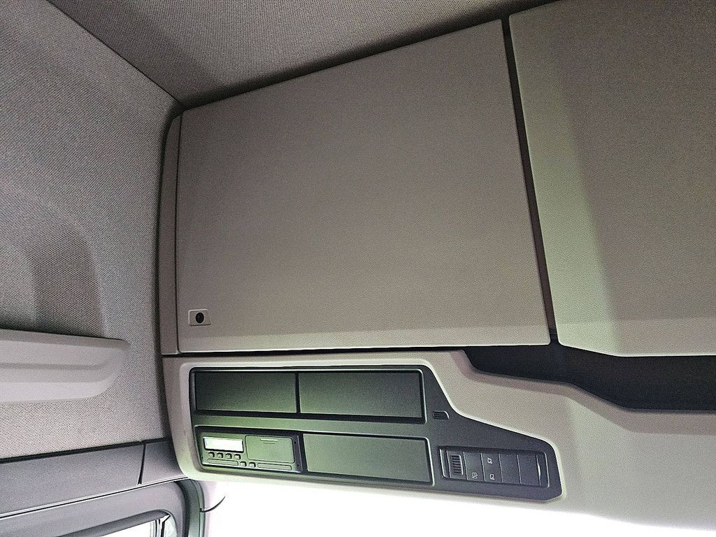 SCANIA R500 led skirts retarder