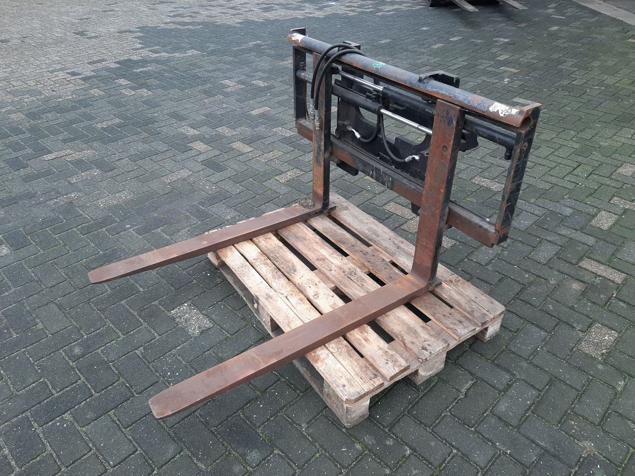 Palletvork verstelbaar voor Schäffer shovel / kniklader