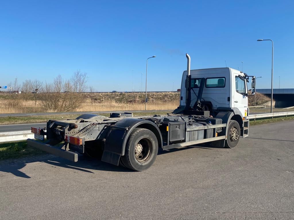 Mercedes Benz AXOR 1829 4x2 chassis cab