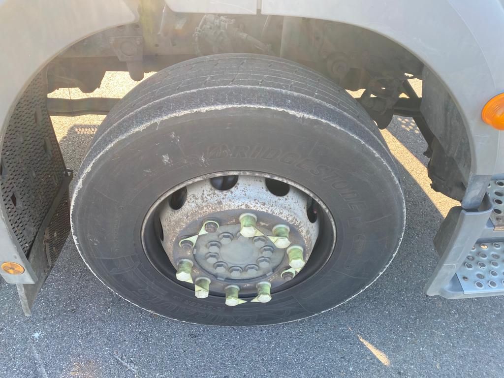 Mercedes Benz AXOR 1829 4x2 chassis cab