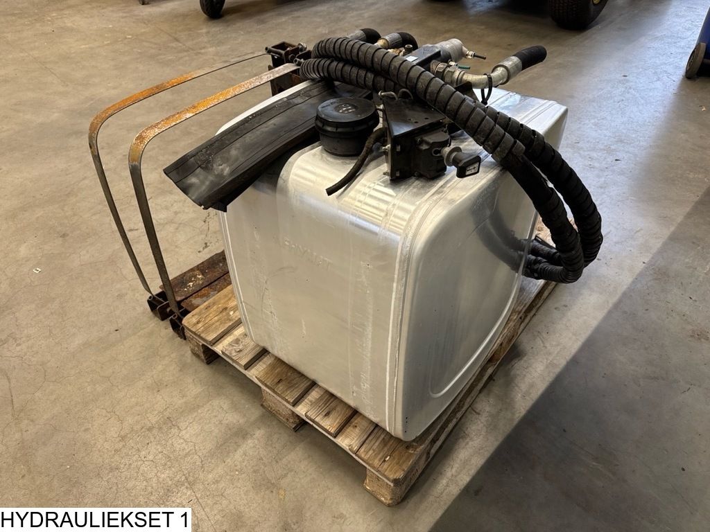 Afhymat Pump, tank and hydraulic hoses