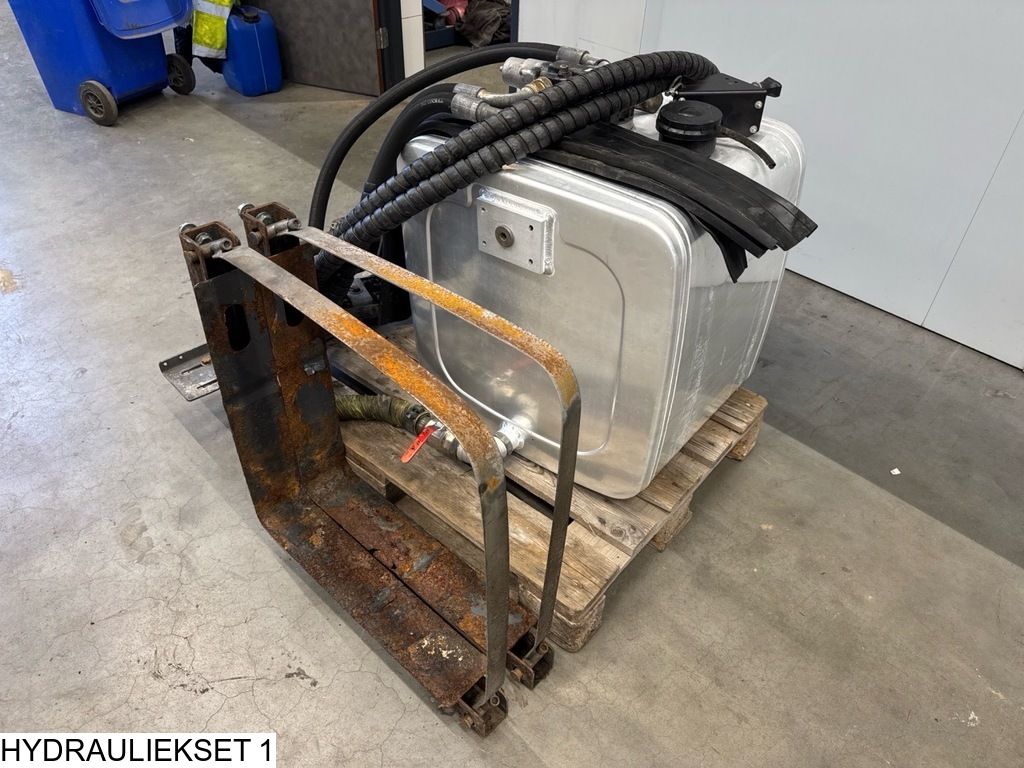 Afhymat Pump, tank and hydraulic hoses