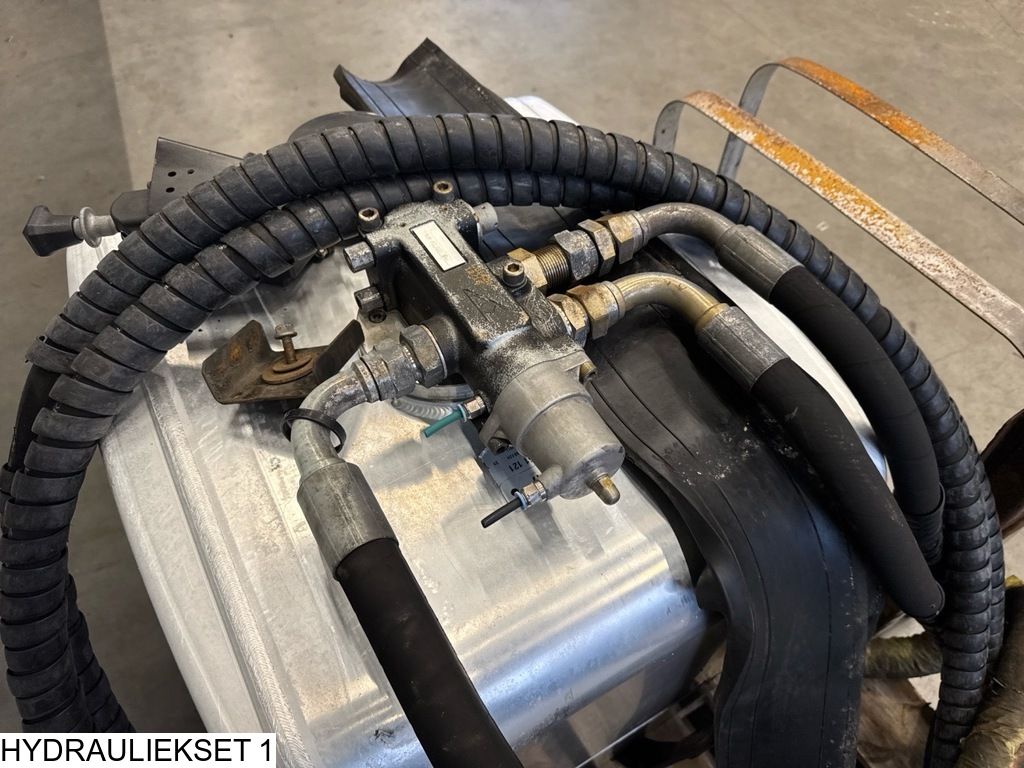 Afhymat Pump, tank and hydraulic hoses