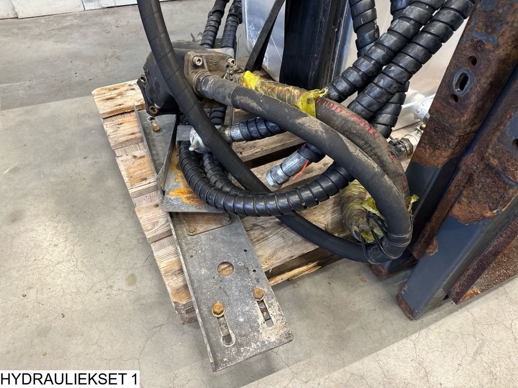 Afhymat Pump, tank and hydraulic hoses