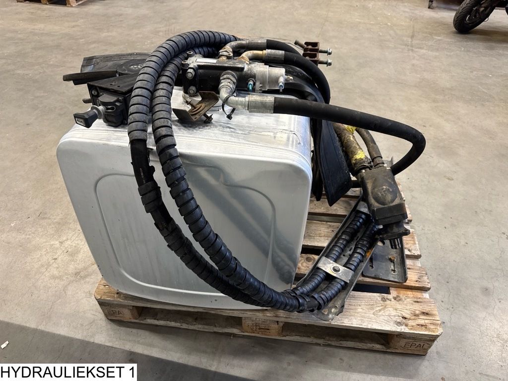 Afhymat Pump, tank and hydraulic hoses