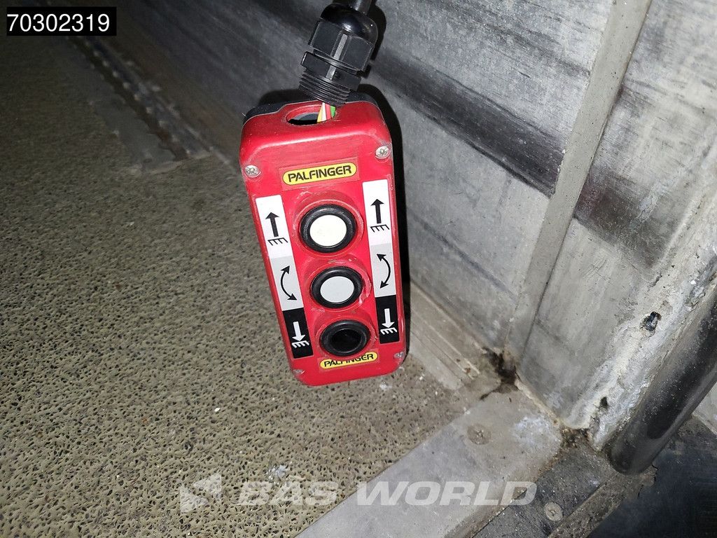 Volvo FM 330 6X2 Frigoblock FK25SL 2000kg Ladebordwand Lift+Steering Axle Euro 6