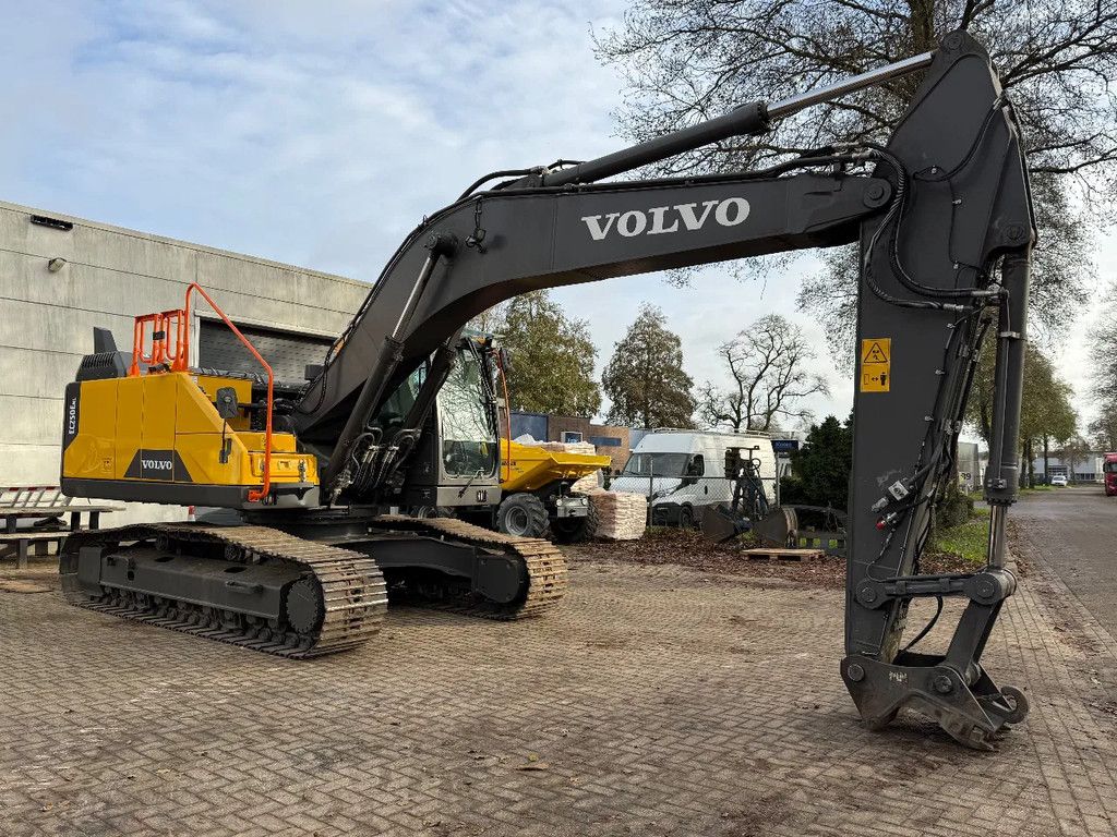 Volvo EC250E