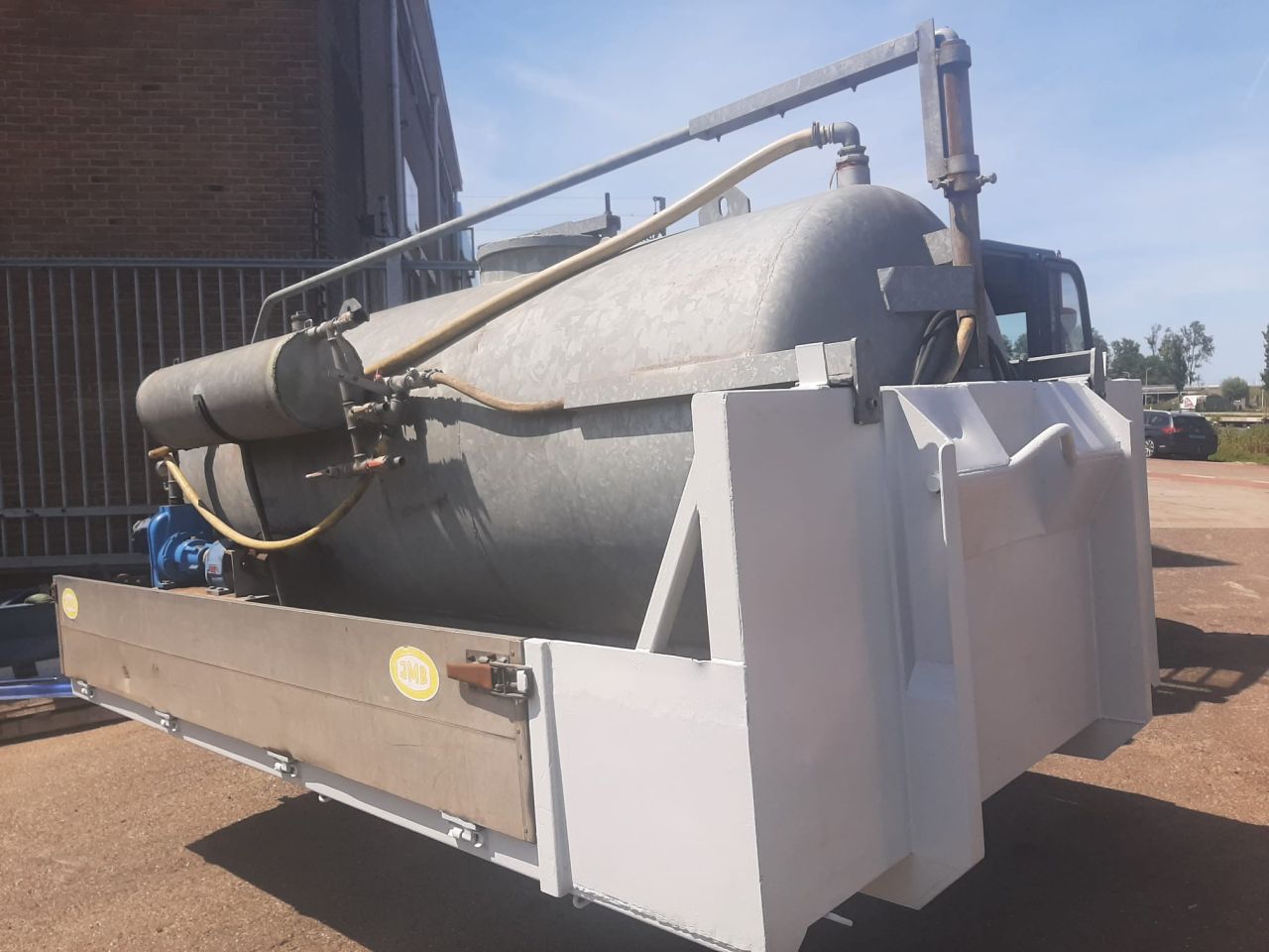 Diverse aanhangers met containerrails / tank/losse tank