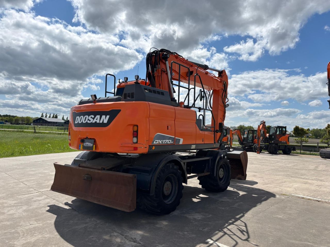 Doosan DX170W-5