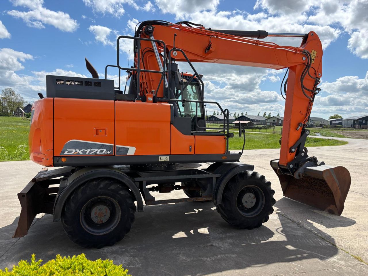 Doosan DX170W-5