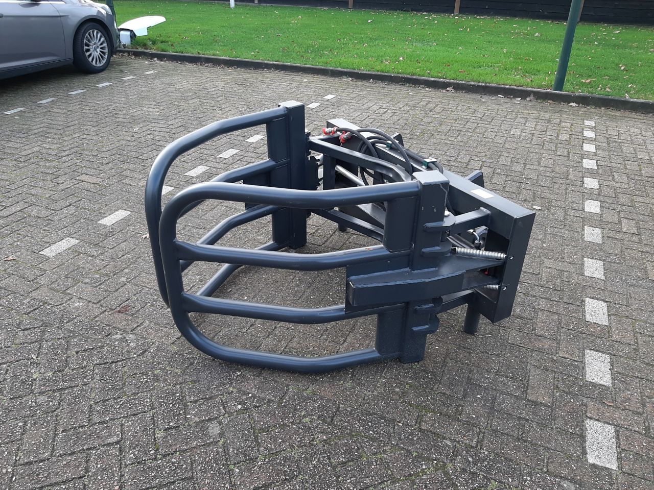Ronde balenklem 2100 met GiANT shovel / kniklader aansluiting