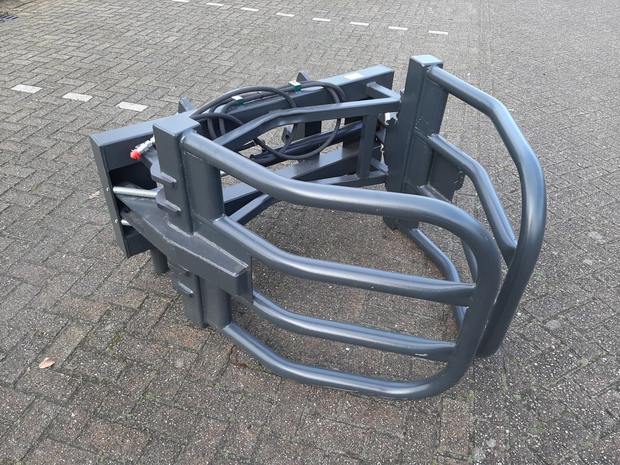 Ronde balenklem 2100 met GiANT shovel / kniklader aansluiting