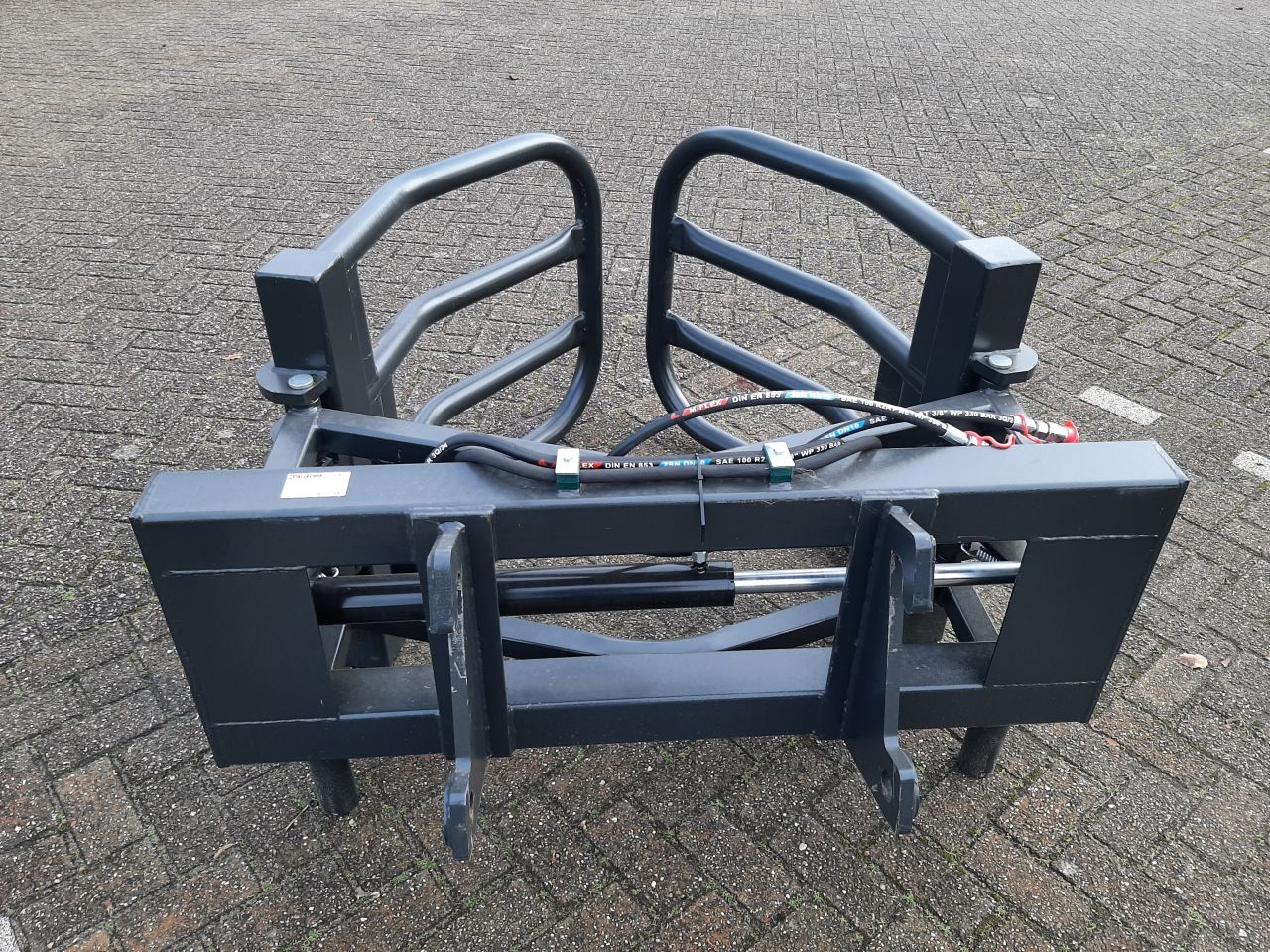 Ronde balenklem 2100 met GiANT shovel / kniklader aansluiting