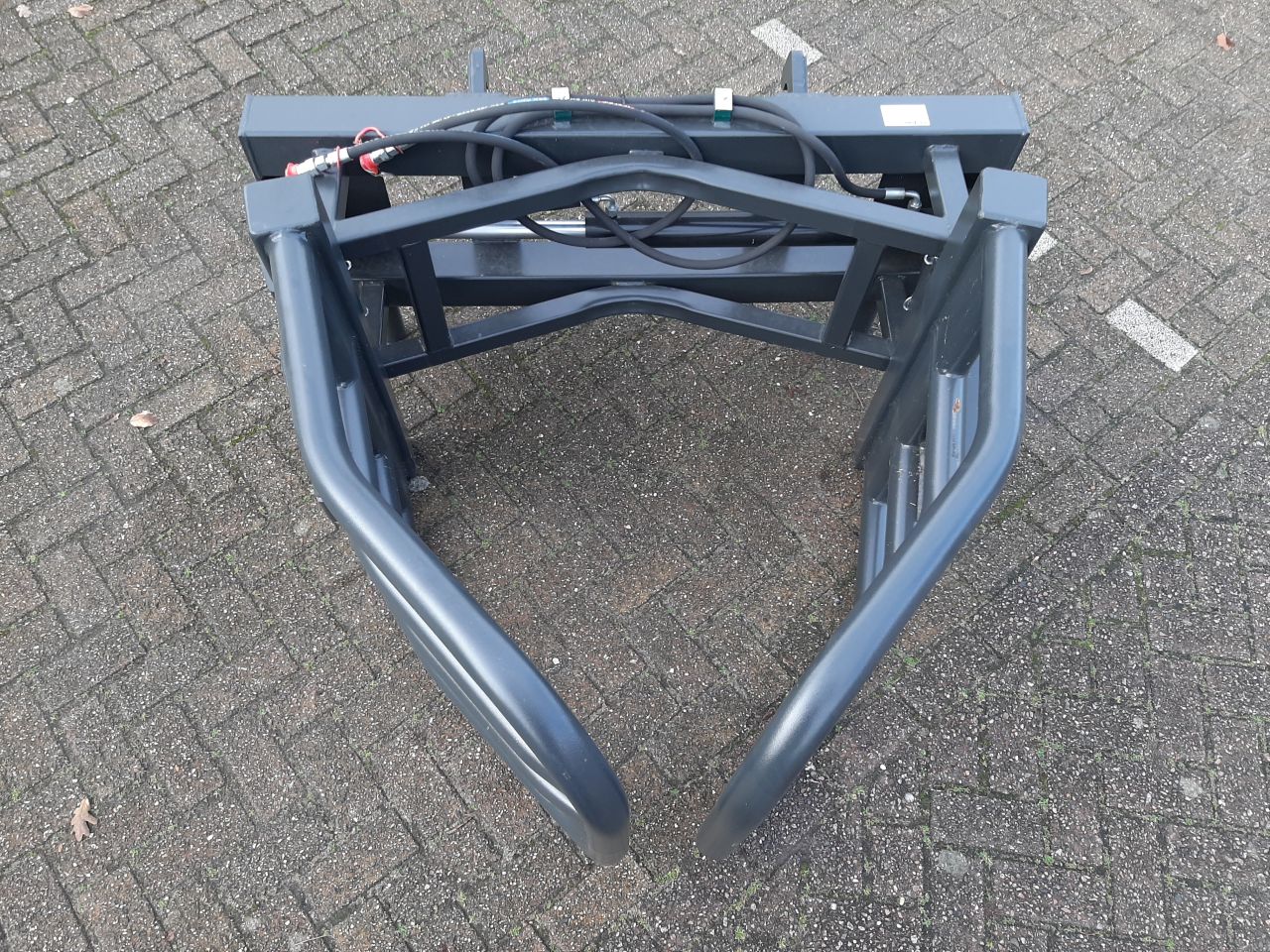 Ronde balenklem 2100 met GiANT shovel / kniklader aansluiting