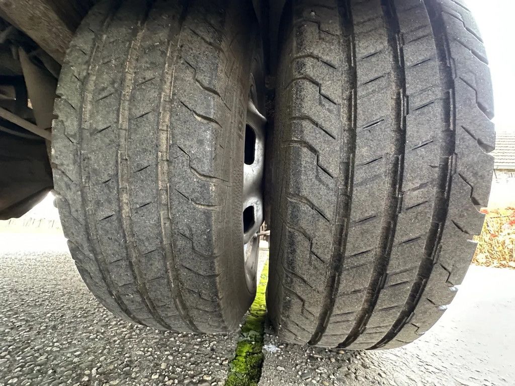 Iveco Daily 40C13 / BE COMBI 12T WITH VELDHUIZEN P31-5A / CREWCAB 7 pers. / NEW APK