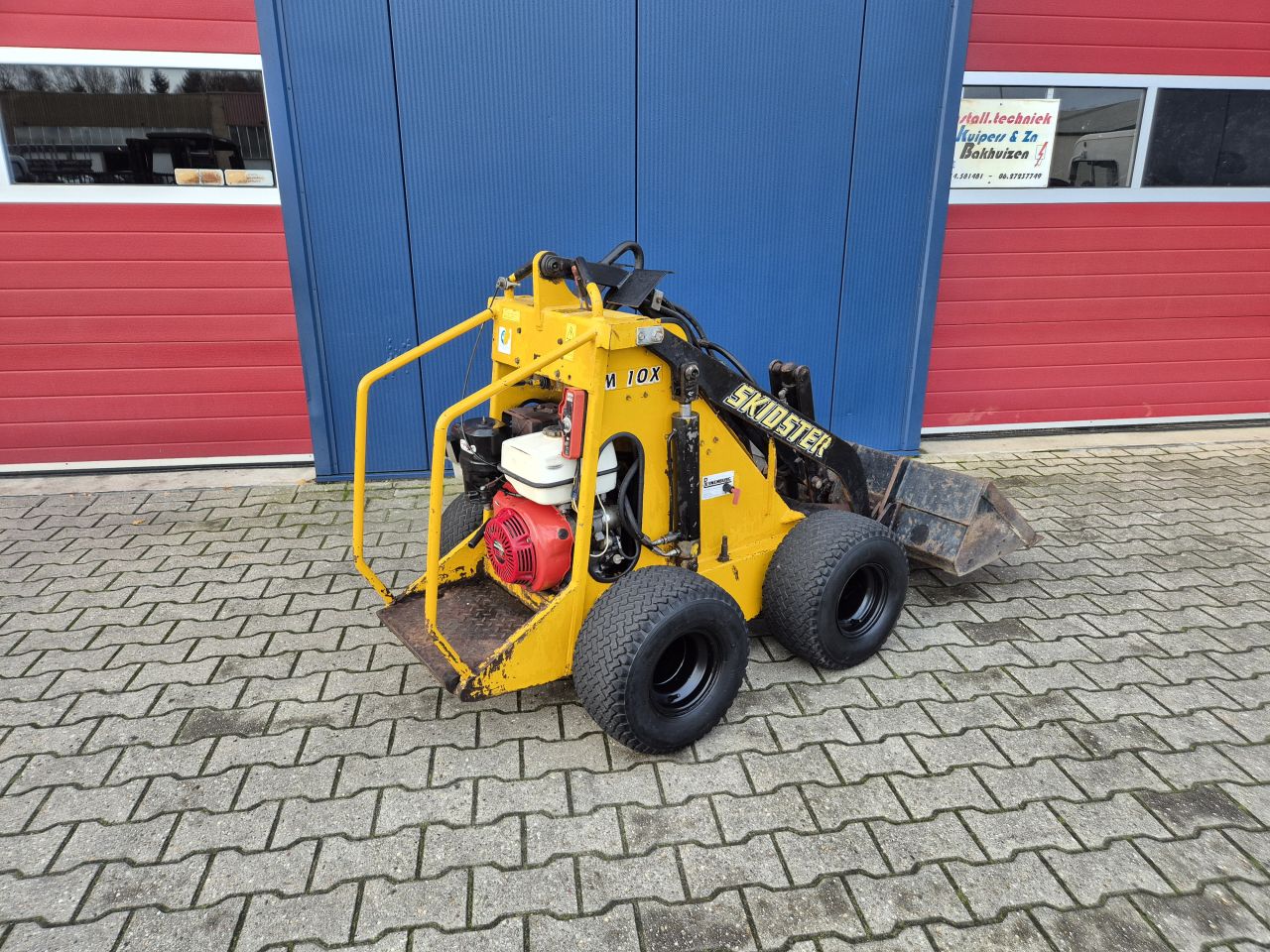 SKIDSTER M10 X LOADER MET BAK, MESTKLEM EN HIJSJIP (SHERPA)