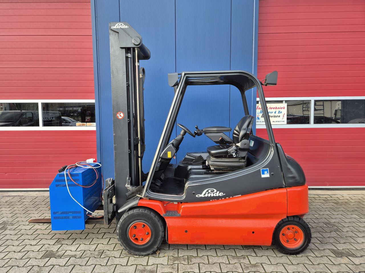 LINDE E25 HEFTRUCK 2.5 TONS MET FREELIFT EN SIDESHIFT