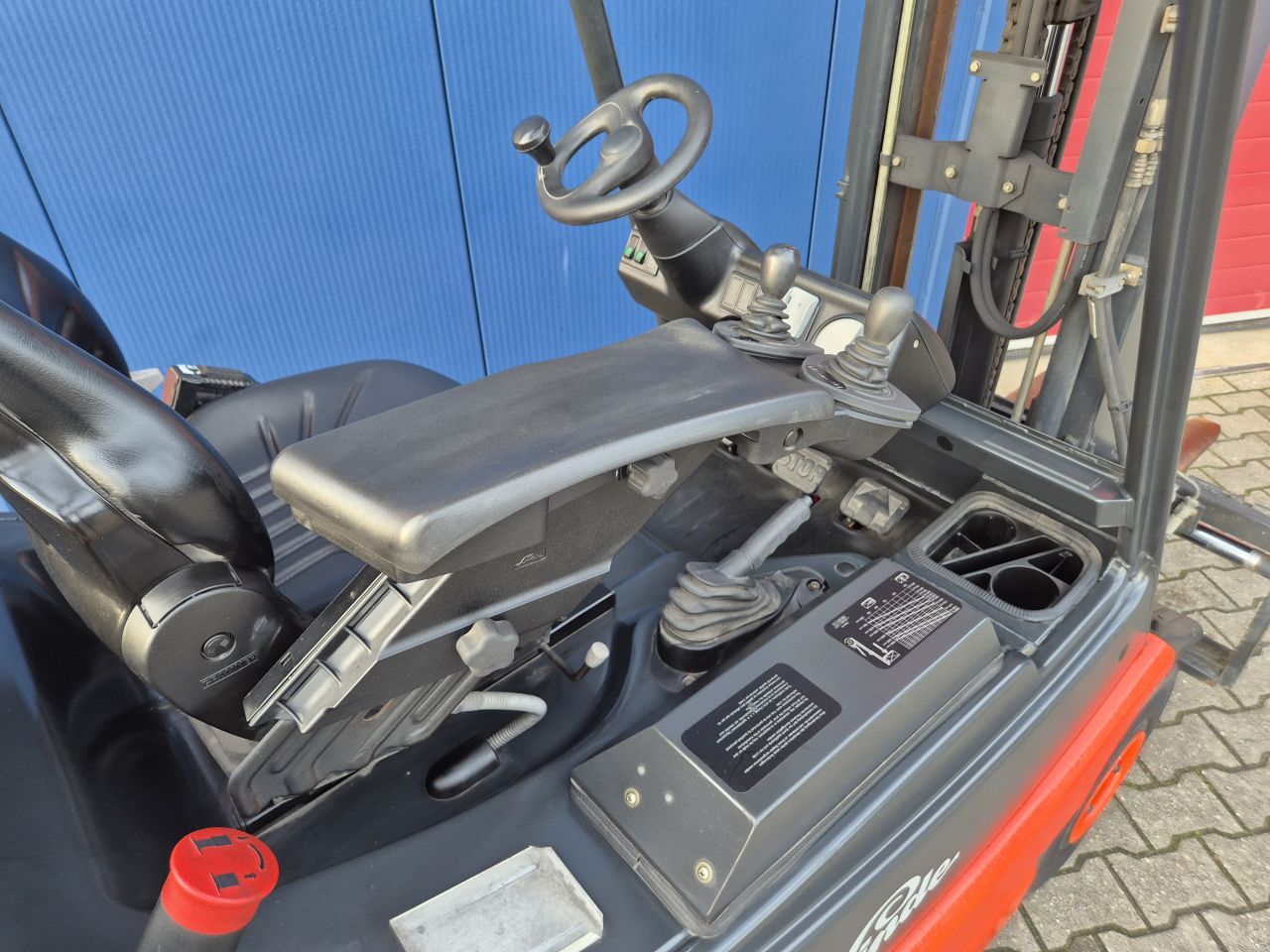 LINDE E25 HEFTRUCK 2.5 TONS MET FREELIFT EN SIDESHIFT