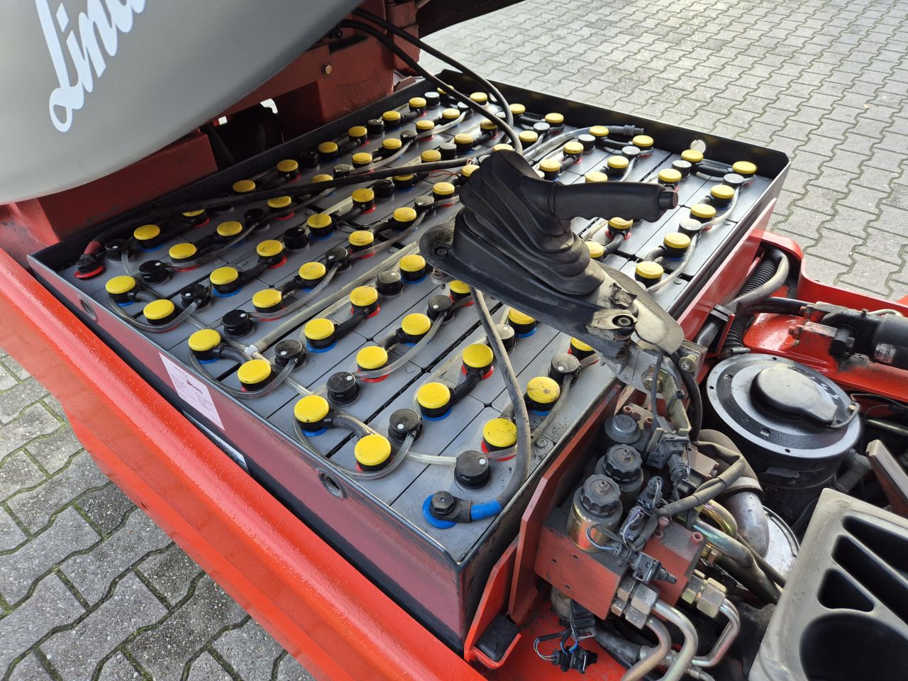 LINDE E25 HEFTRUCK 2.5 TONS MET FREELIFT EN SIDESHIFT