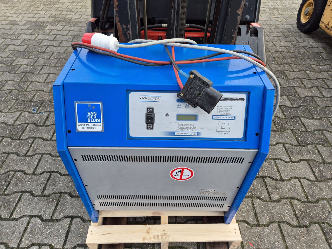 LINDE E25 HEFTRUCK 2.5 TONS MET FREELIFT EN SIDESHIFT