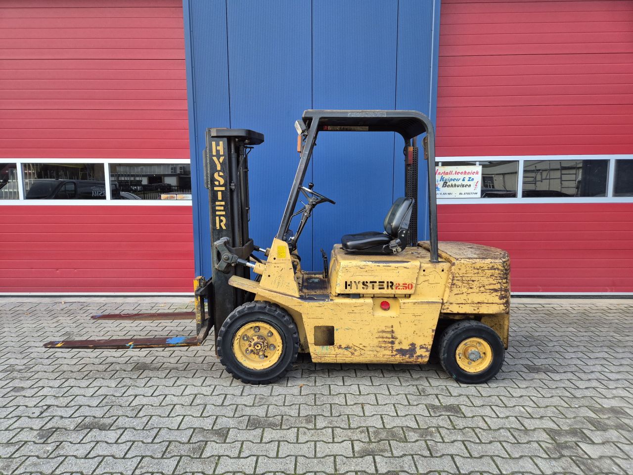 HYSTER H2.50 HEFTRUCK DIESEL 2.5 TONS TRIPLOMAST EN FREELIFT