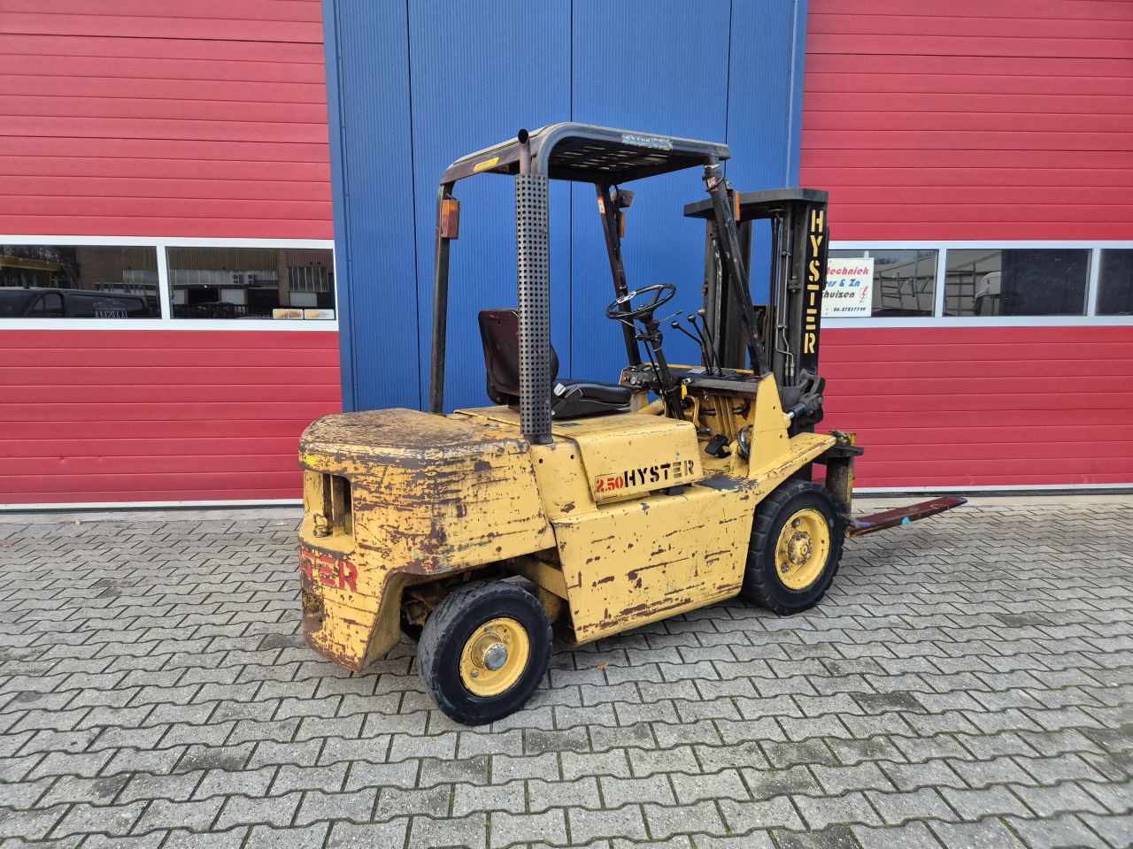 HYSTER H2.50 HEFTRUCK DIESEL 2.5 TONS TRIPLOMAST EN FREELIFT