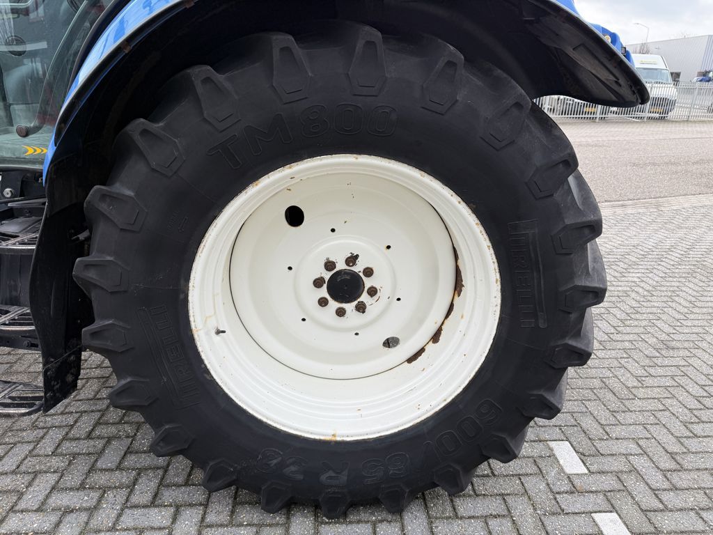 New Holland T6020 Elite