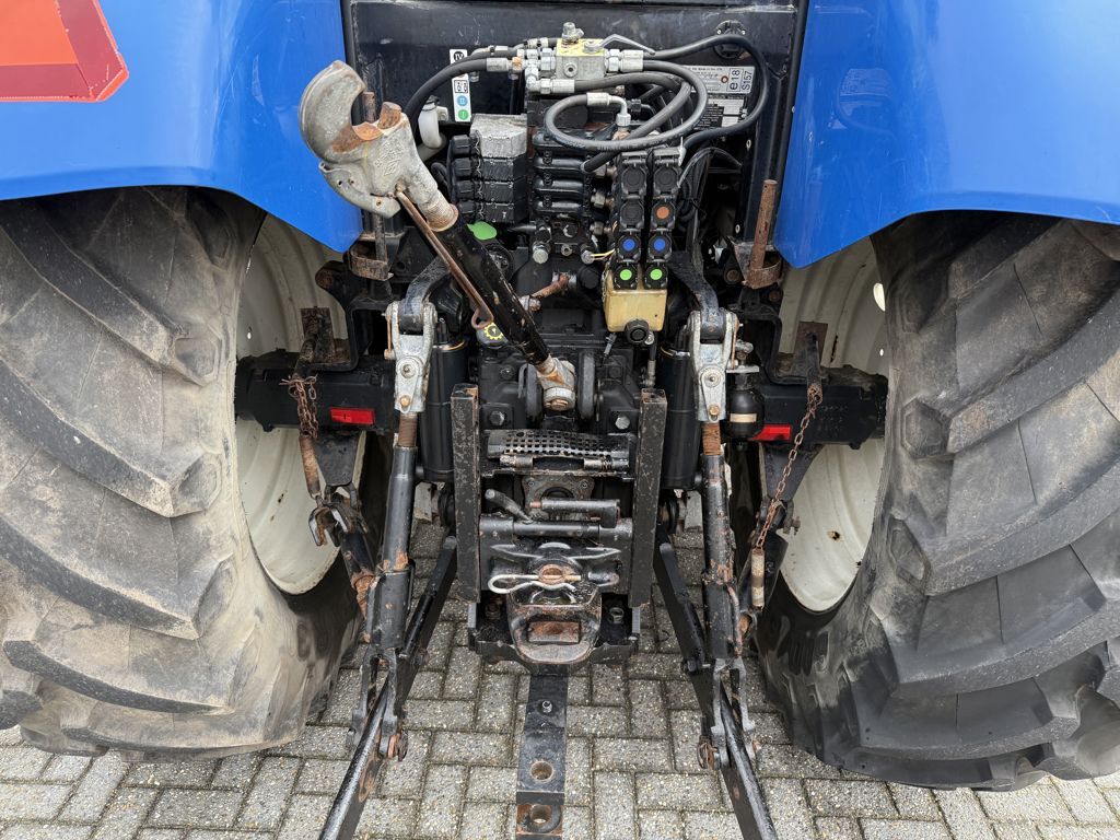 New Holland T6020 Elite