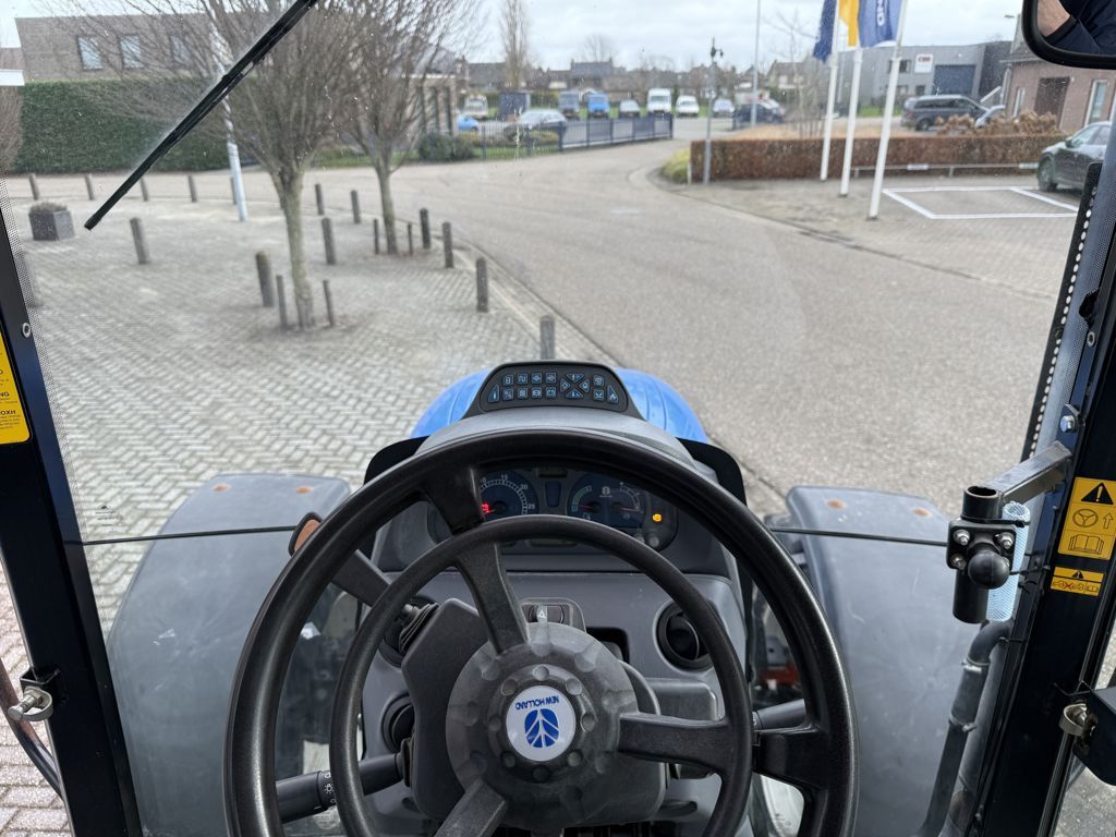 New Holland T6020 Elite