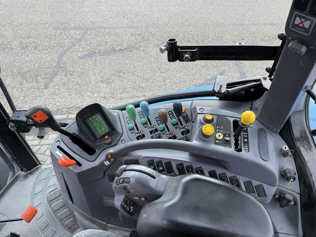 New Holland T6020 Elite