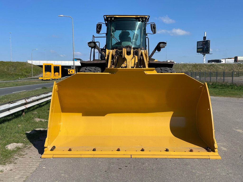 Caterpillar 972M XE - CE / new tires / new bucket edge