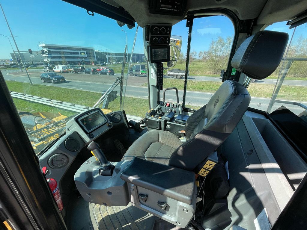 Caterpillar 972M XE - CE / new tires / new bucket edge