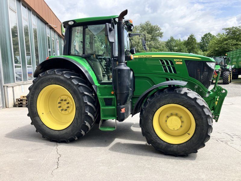John Deere 6195M