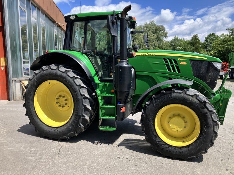 John Deere 6195M