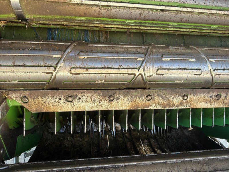 Krone Comprima   V 150 XC