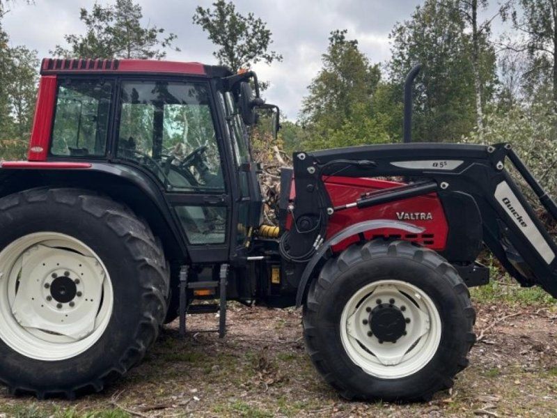 Valtra X 100 Knicklenker mit Quicke Frontlader