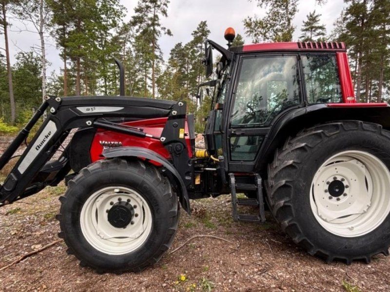 Valtra X 100 Knicklenker mit Quicke Frontlader