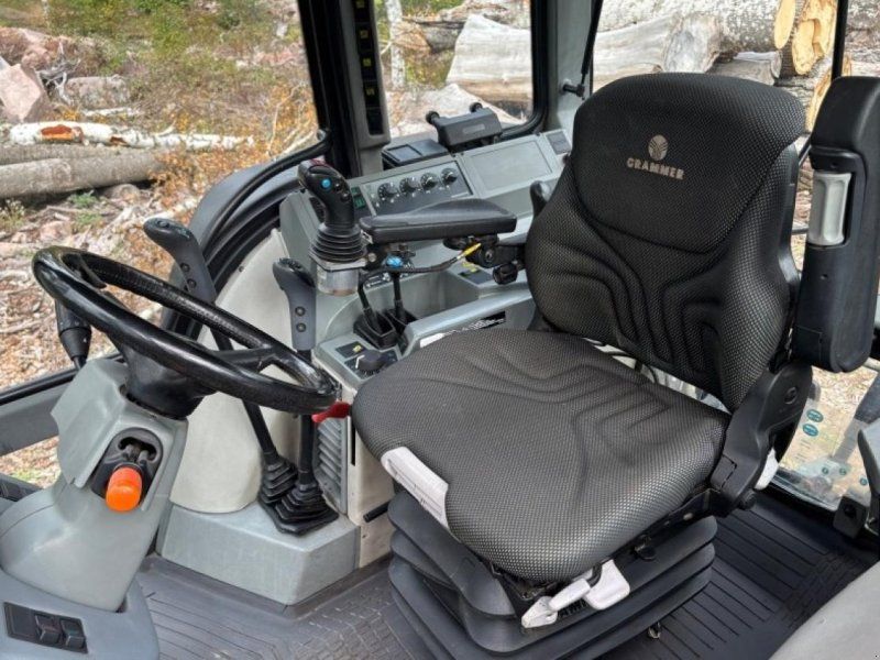 Valtra X 100 Knicklenker mit Quicke Frontlader