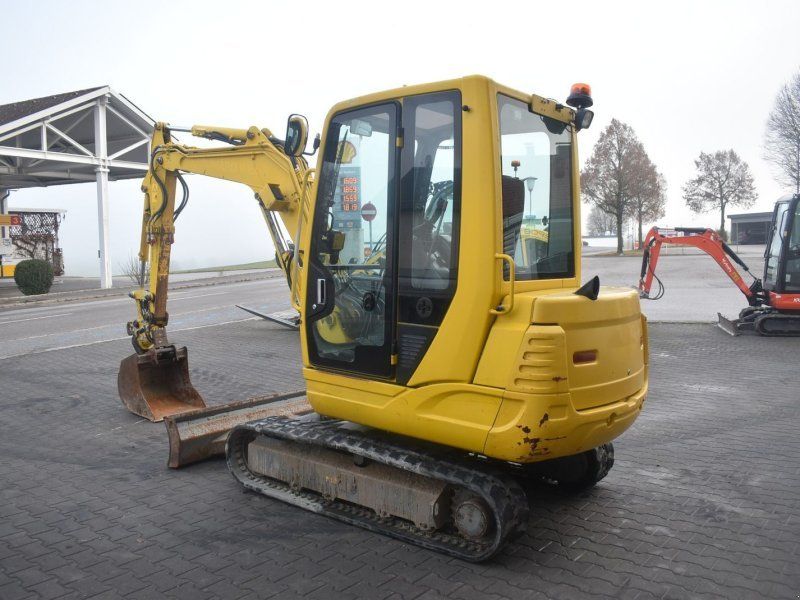 Takeuchi TB235 mit Powertilt