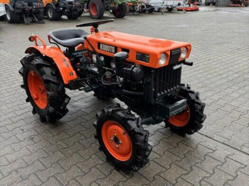 Kubota B 7000