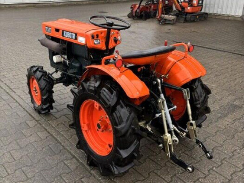 Kubota B 7000