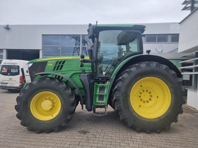 John Deere 6210R