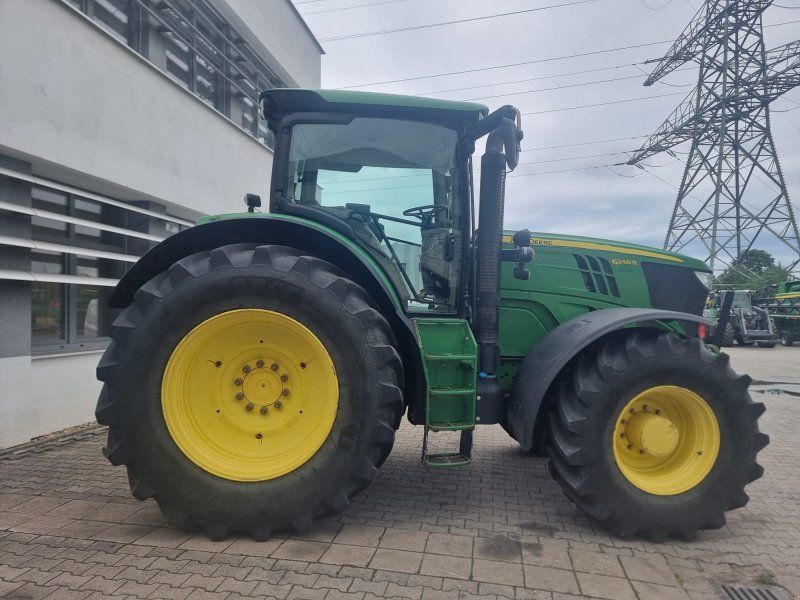 John Deere 6210R