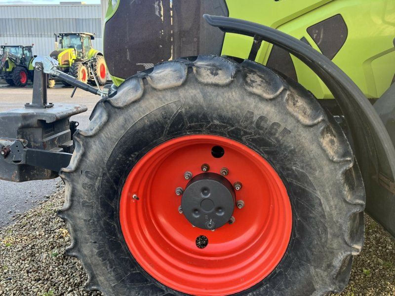 Claas TRACTEUR AXION 810  HA