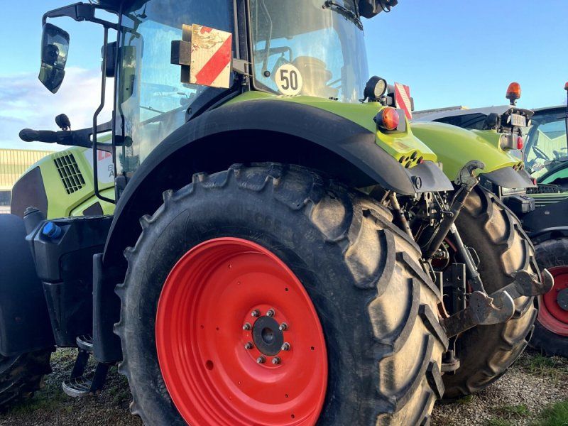 Claas TRACTEUR AXION 810  HA