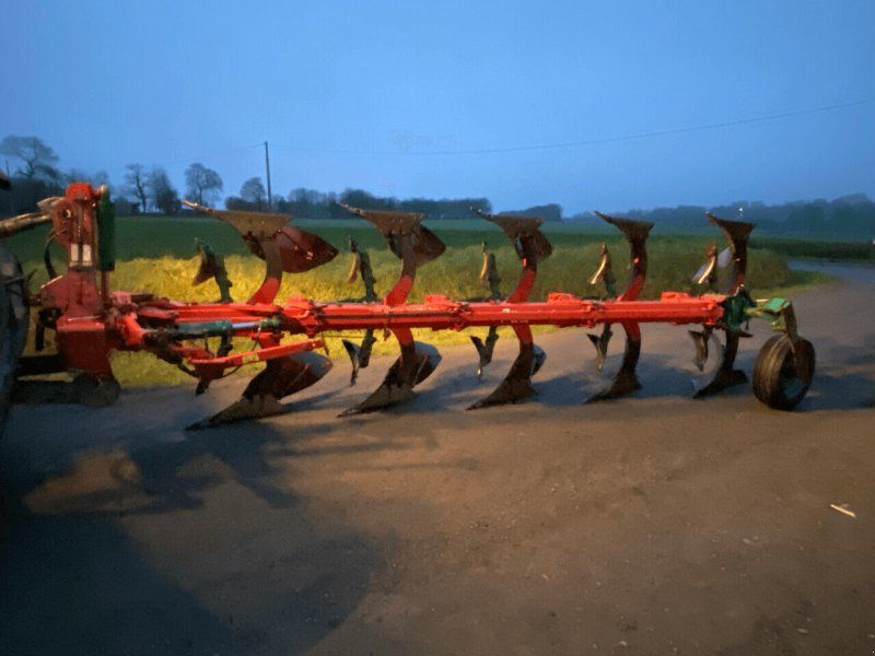 Kverneland CHARRUE ES 100 5 CORPS VARILAR