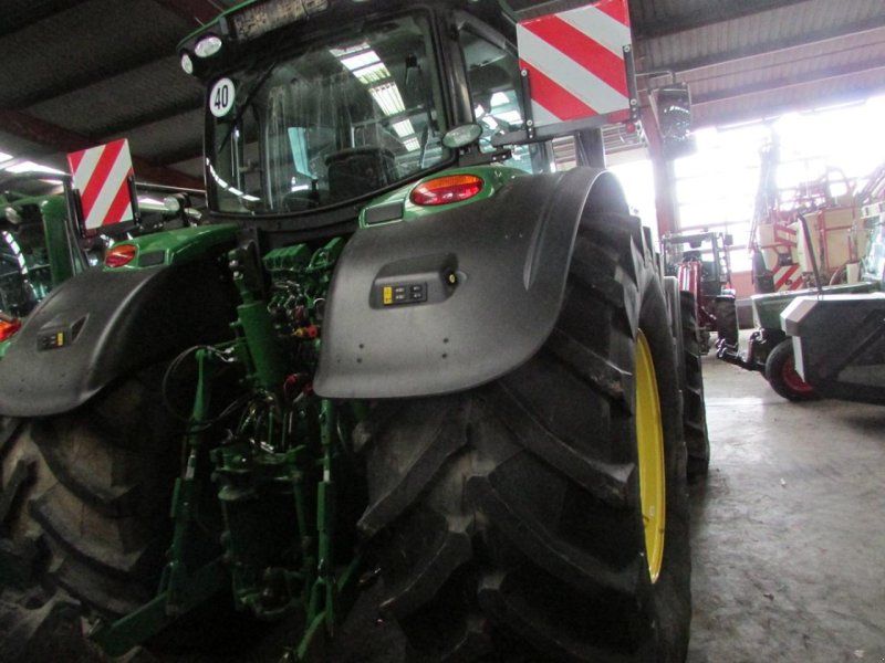 John Deere 6215R AQ+E40