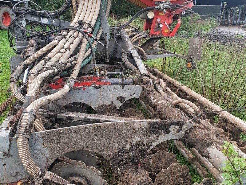 Väderstad CRX 625 mit APV PS 500 Streuer **Jahresendralley**