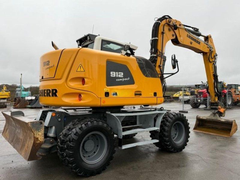 Liebherr A912 Compact